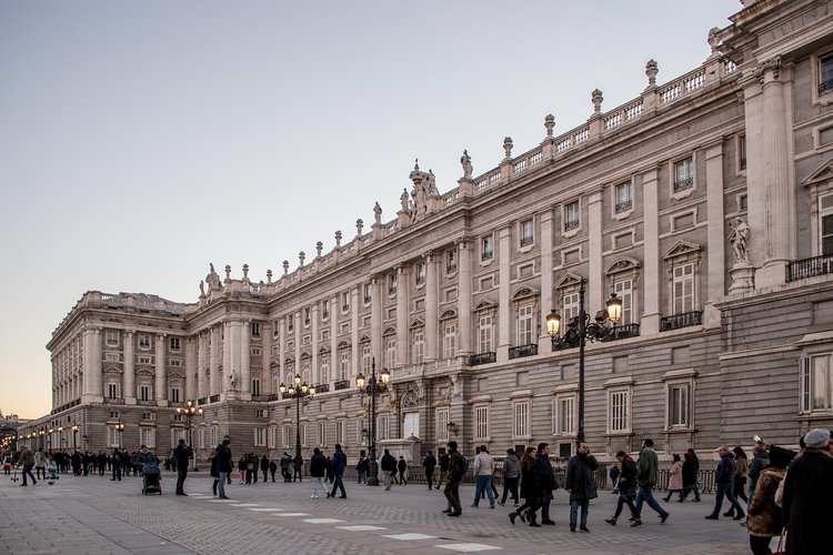 filer_public65146514080c-ca3c-4c6d-987d-586da07c0c7eroyal-palace-2615940_1280 (1)